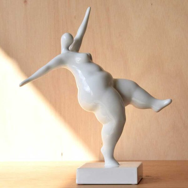 Escultura de cerámica en la espalda Col gorda