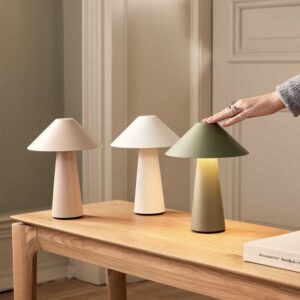 Lámpara de Mesa Portátil Cannes IP44 – Verde: Iluminación Estilizada y Funcional para Cualquier Espacio