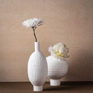 ARTA Oval Vase / Bone China – Sculptural Elegance in Pure White