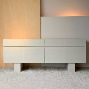 Aparador en Roble con Acabado Blanco Mate Cálido